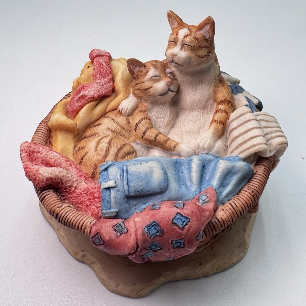 VTG 1989 BFA Lowell Davis Schmid Hanky Panky Cats in a Laundry Basket Figurine‎